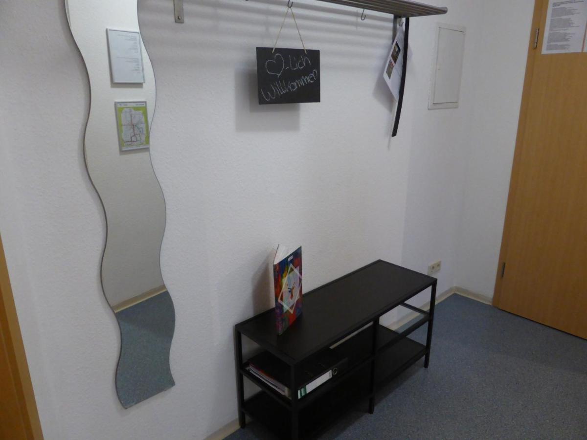Ferienwohnung Friedrich Schiller, 2 Schlafzimmer, Balkon,Kostenloses Wifi, Naehe Zentrum, Jena Esterno foto