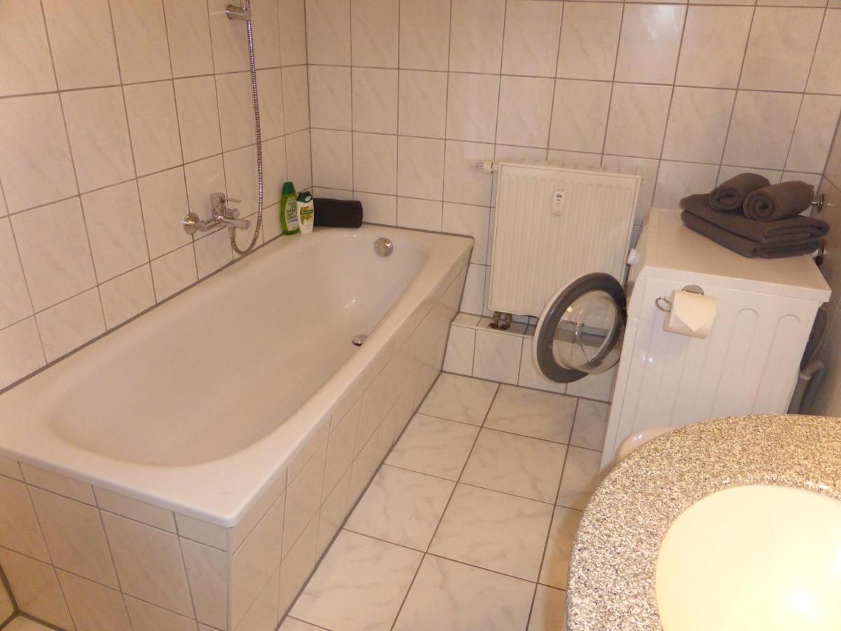 Ferienwohnung Friedrich Schiller, 2 Schlafzimmer, Balkon,Kostenloses Wifi, Naehe Zentrum, Jena Esterno foto