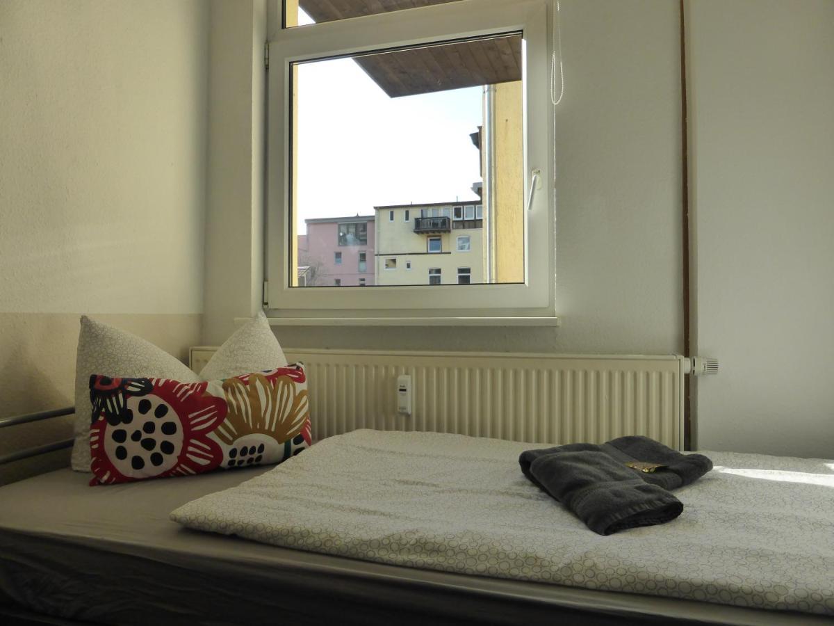 Ferienwohnung Friedrich Schiller, 2 Schlafzimmer, Balkon,Kostenloses Wifi, Naehe Zentrum, Jena Esterno foto