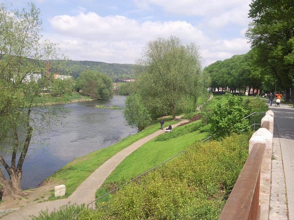 Ferienwohnung Friedrich Schiller, 2 Schlafzimmer, Balkon,Kostenloses Wifi, Naehe Zentrum, Jena Esterno foto