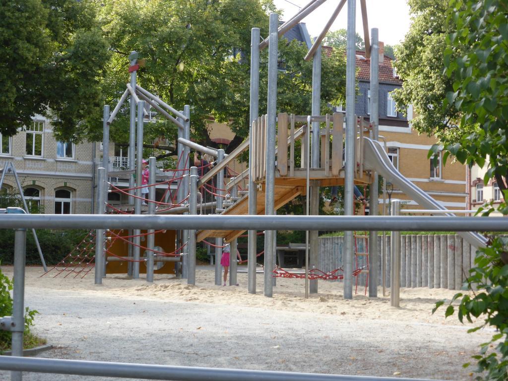 Ferienwohnung Friedrich Schiller, 2 Schlafzimmer, Balkon,Kostenloses Wifi, Naehe Zentrum, Jena Esterno foto