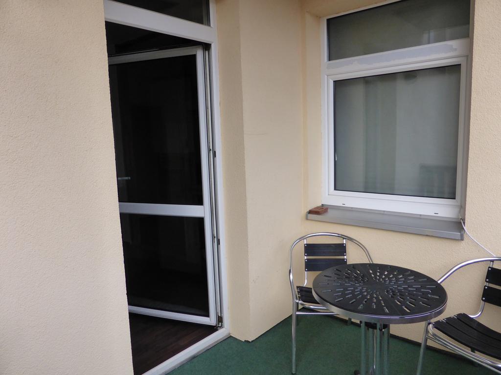 Ferienwohnung Friedrich Schiller, 2 Schlafzimmer, Balkon,Kostenloses Wifi, Naehe Zentrum, Jena Esterno foto